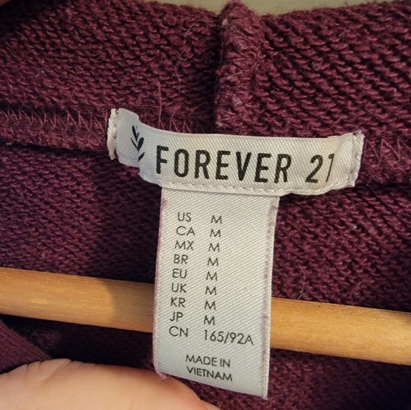 🌷2/$15 Forever 21 wine coloured womans cropped hoodie. Size medium. - Picture 4 of 5